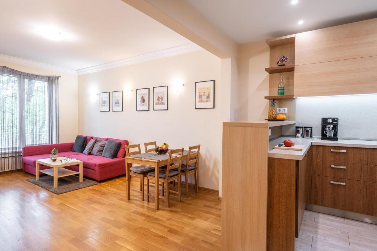 Sofia Day And Night Apartment Buitenkant foto