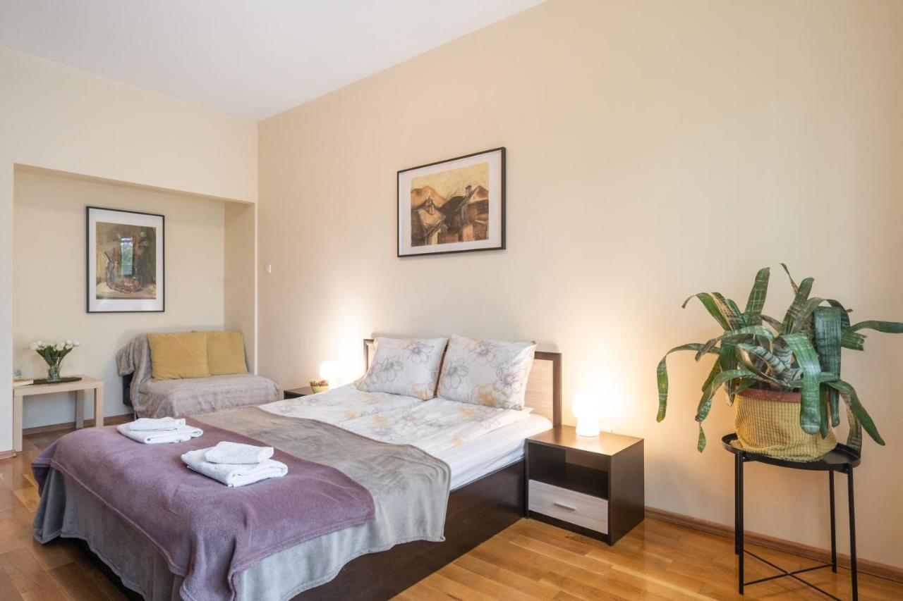Sofia Day And Night Apartment Buitenkant foto