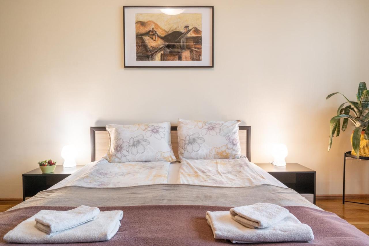 Sofia Day And Night Apartment Buitenkant foto